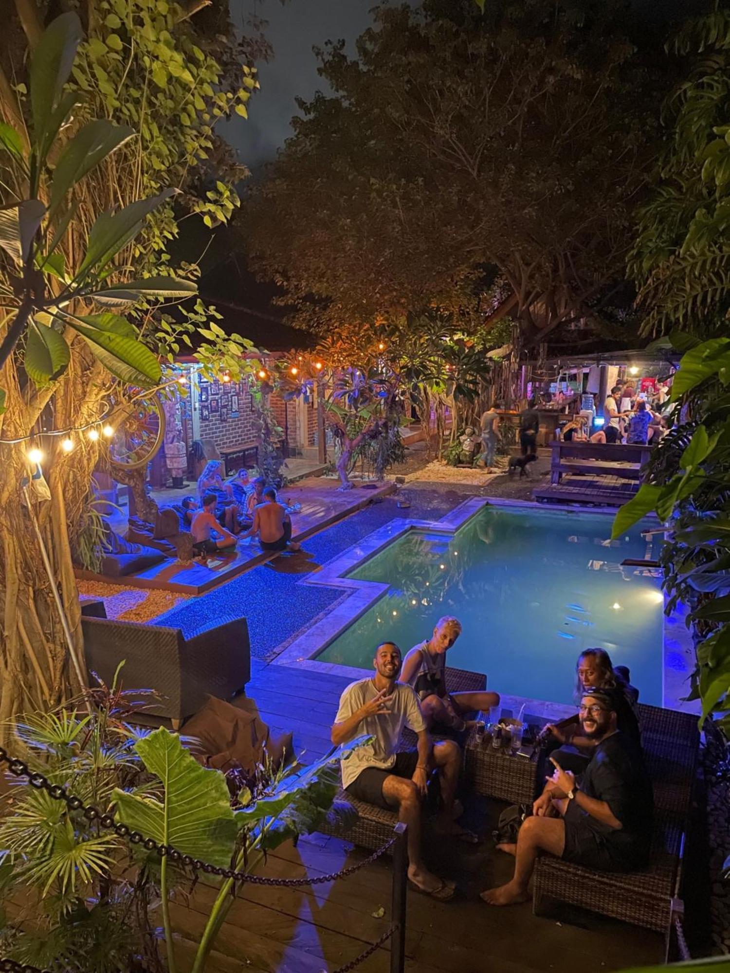 Da Housetel Kuta Hostel Kuta  Exterior photo