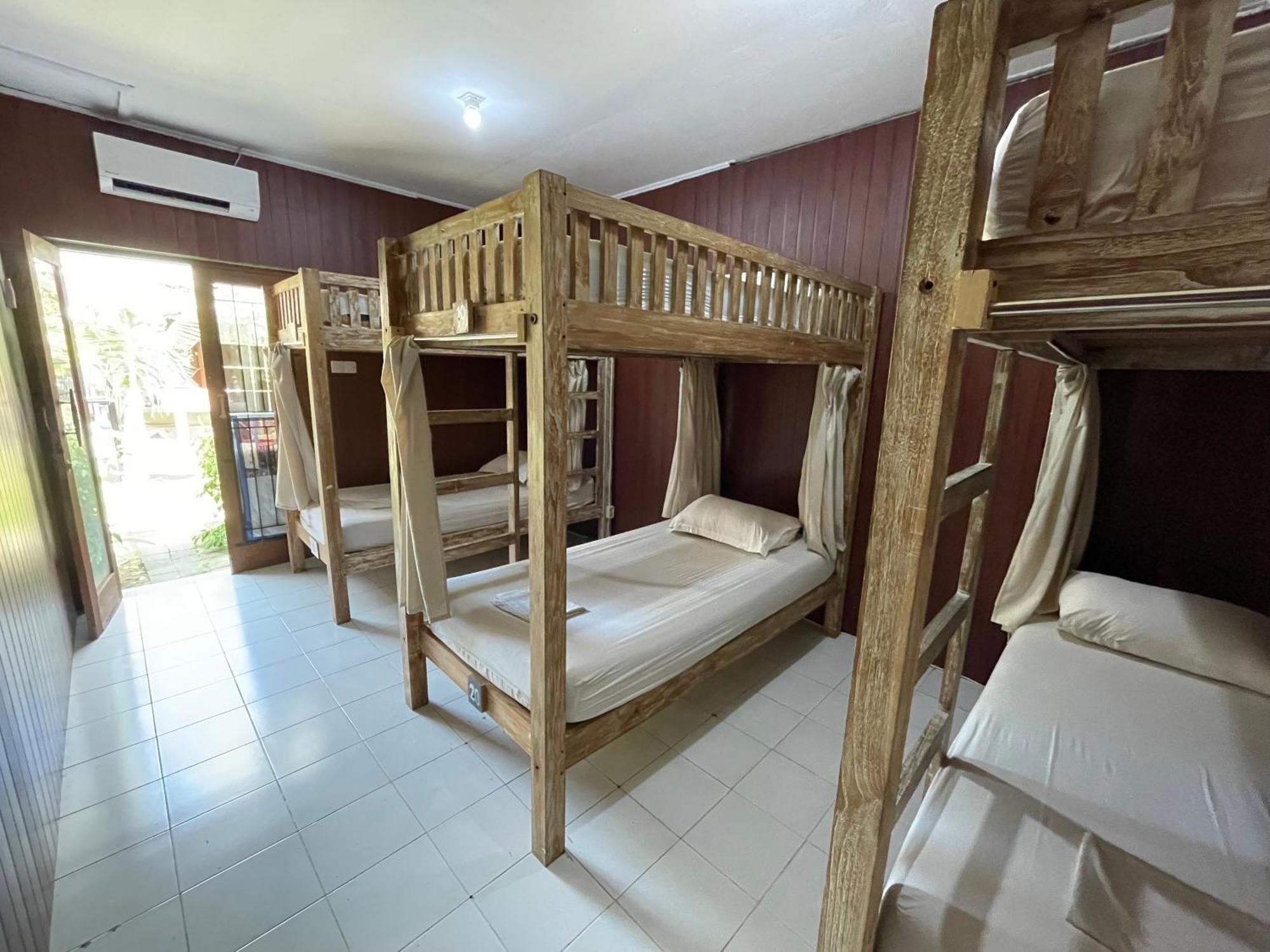Da Housetel Kuta Hostel Kuta  Exterior photo